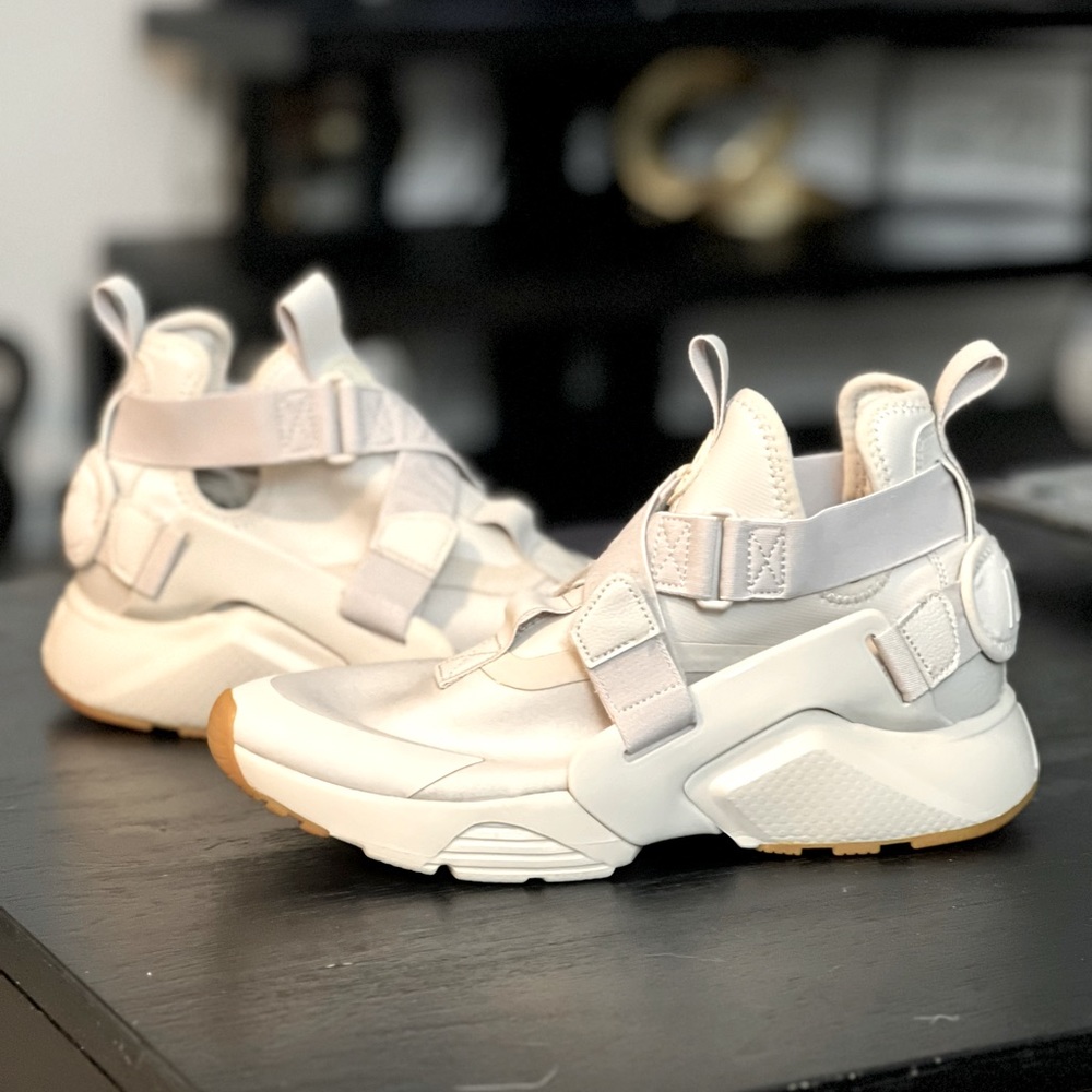 Nike Air Huaraches City Beige Sneakers